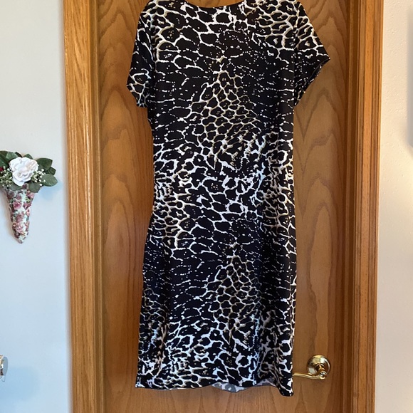 REDUCED!! Animal print short sleeved dress XL - Picture 6 of 6